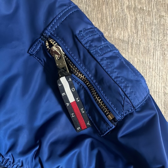 Tommy Jeans 90s Capsule Reversible Flag Print Bomber - Picture 2 of 7